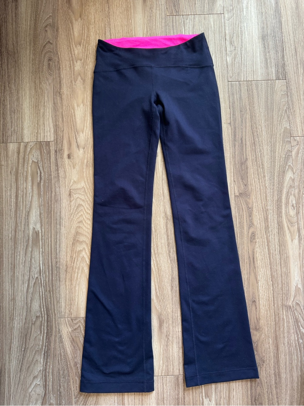 Lilly Pulitzer Navy Flared Yoga Pants with Pink inside Waistband Weekender pant